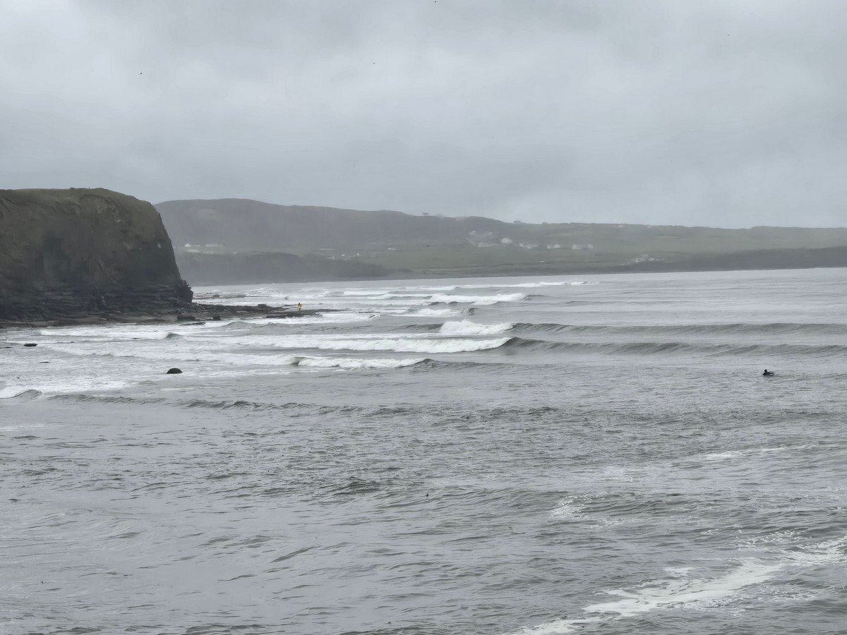 3ft waves with a moderate cross-offshore breeze, 15kts SSE.  